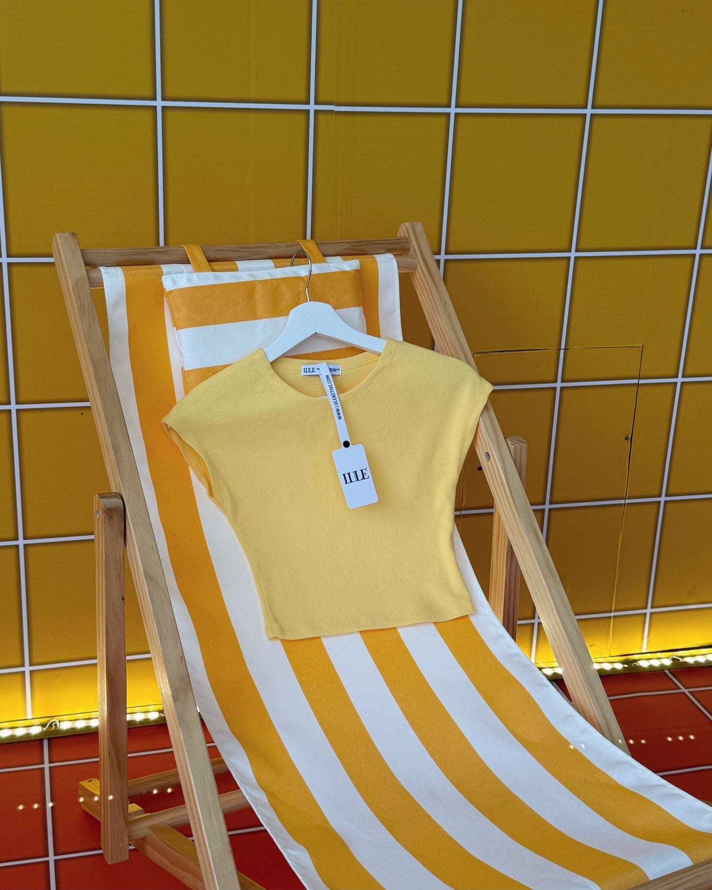 LAST 3 LULE CleanFit-Batwing Basic Tee Cream Yellow