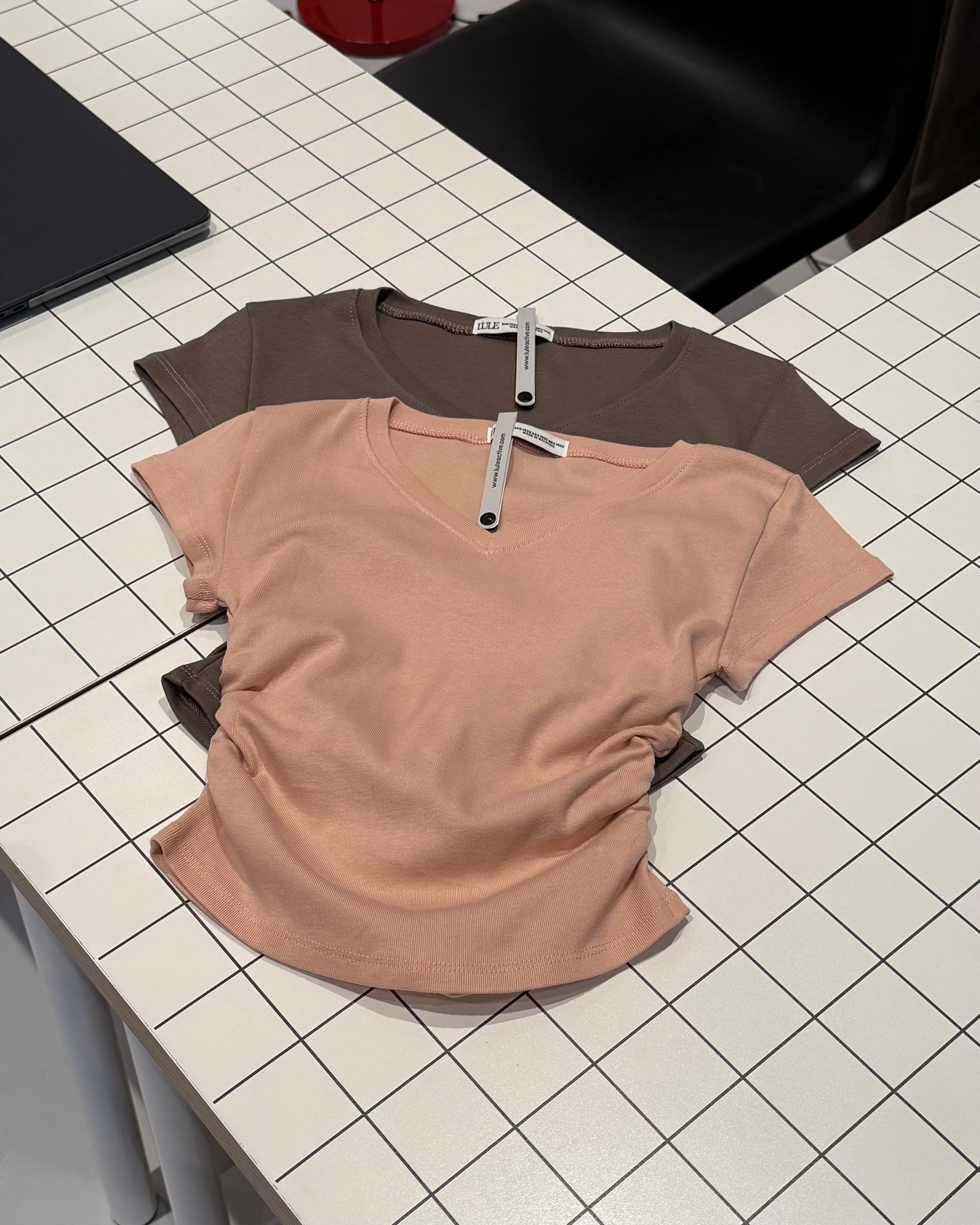LULE SlimCurve V-neck Basic Tee 2.0 * LAST BATCH