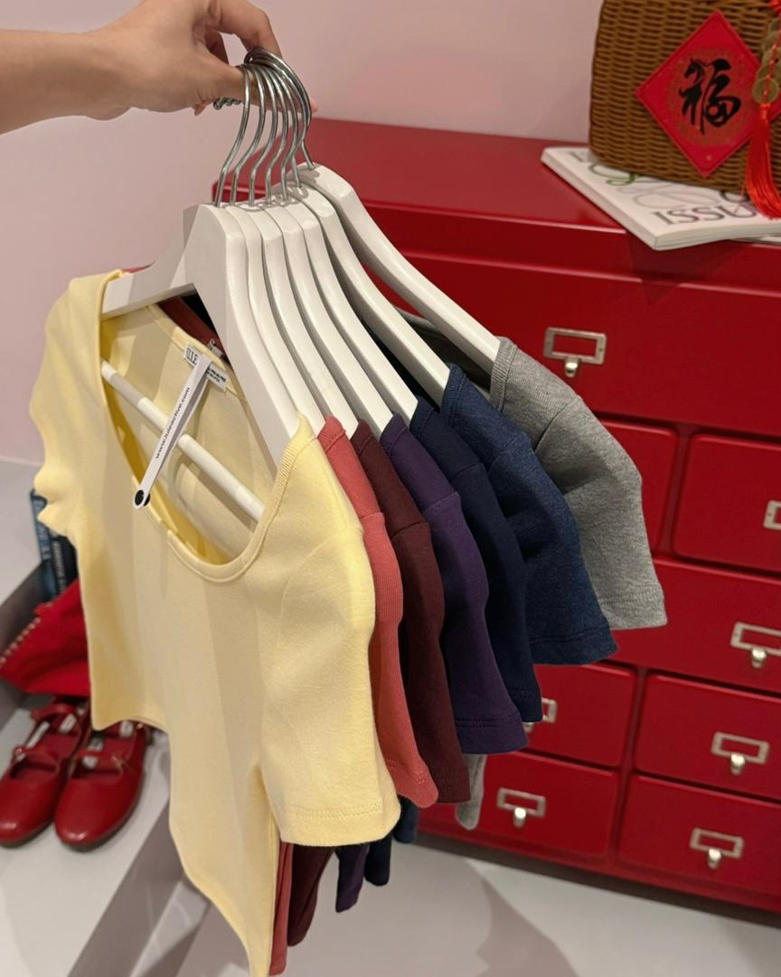 LULE Essential Crop Tee